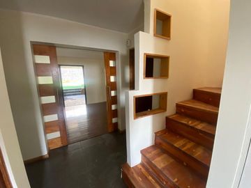 Casa Remodelada/ Vista Despejada - Cordillera Norte