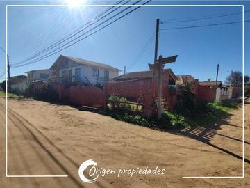 Casa Esquina Más 2 Cabañas A 200m De La Playa, El Quisco