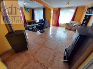 Finster Vende Linda Casa 180m2 Construidos, San Pedro, Quill