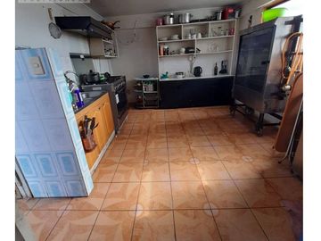 Finster Vende Linda Casa 180m2 Construidos, San Pedro, Quill