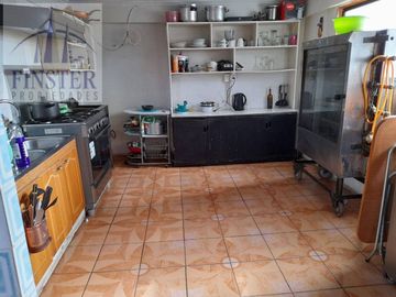 Finster Vende Linda Casa 180m2 Construidos, San Pedro, Quill