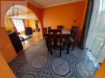 Finster Vende Linda Casa 180m2 Construidos, San Pedro, Quill
