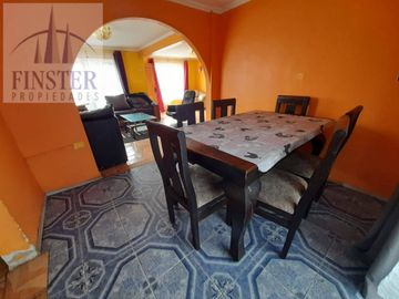 Finster Vende Linda Casa 180m2 Construidos, San Pedro, Quill