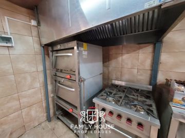 Casa Con Potencial De Remodelación En Providencia, Calle Car