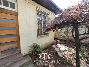Casa Con Potencial De Remodelación En Providencia, Calle Car