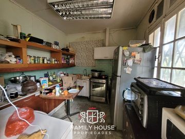 Casa Con Potencial De Remodelación En Providencia, Calle Car
