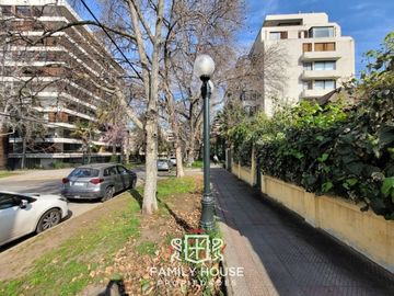Casa Con Potencial De Remodelación En Providencia, Calle Car