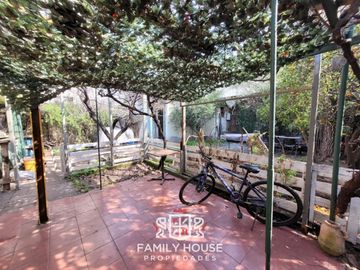 Casa Con Potencial De Remodelación En Providencia, Calle Car