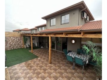Venta De Hermosa  Casa En Condominio Aires  De Buin. Mossaa