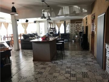 Casa 6 Ambientes, Grandes Comodidades-Oportunidad!! Retasada