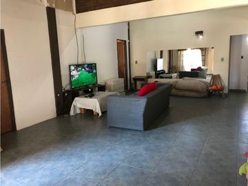 Casa 6 Ambientes, Grandes Comodidades-Oportunidad!! Retasada