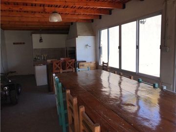 Casa 6 Ambientes, Grandes Comodidades-Oportunidad!! Retasada