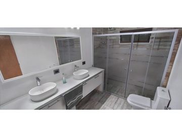 Casa 6 Ambientes, Grandes Comodidades-Oportunidad!! Retasada