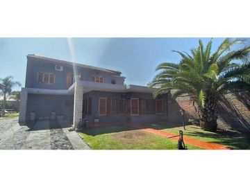 Casa 6 Ambientes, Grandes Comodidades-Oportunidad!! Retasada