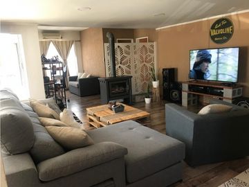 Casa 6 Ambientes, Grandes Comodidades-Oportunidad!! Retasada