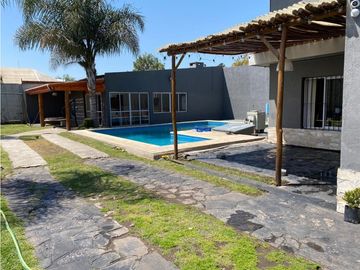 Casa 6 Ambientes, Grandes Comodidades-Oportunidad!! Retasada
