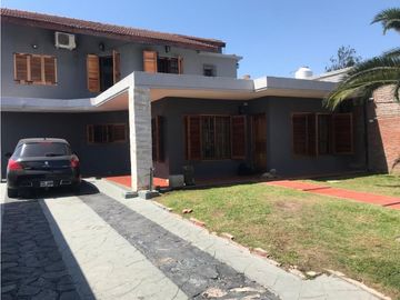 Casa 6 Ambientes, Grandes Comodidades-Oportunidad!! Retasada