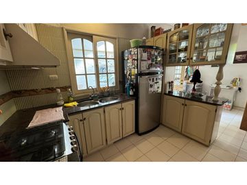 VENDE CASA EN LA SEXTA SECCION MENDOZA - apta crédito