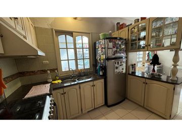 VENDE CASA EN LA SEXTA SECCION MENDOZA - apta crédito