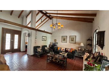 VENDE CASA EN LA SEXTA SECCION MENDOZA - apta crédito
