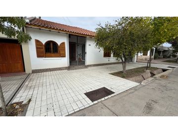 VENDE CASA EN LA SEXTA SECCION MENDOZA - apta crédito