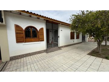 VENDE CASA EN LA SEXTA SECCION MENDOZA - apta crédito