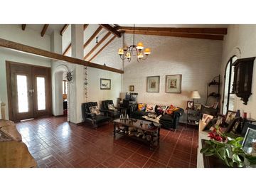 VENDE CASA EN LA SEXTA SECCION MENDOZA - apta crédito