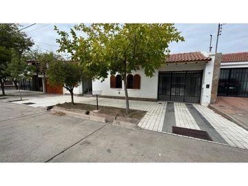 VENDE CASA EN LA SEXTA SECCION MENDOZA - apta crédito