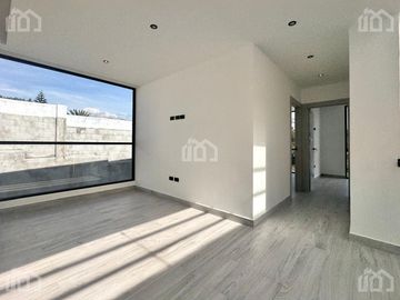 CASA DE VENTA EN TUMBACO