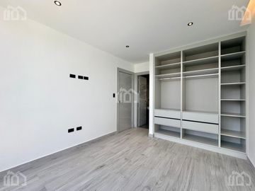 CASA DE VENTA EN TUMBACO