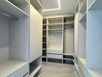 CASA DE VENTA EN TUMBACO