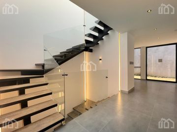 CASA DE VENTA EN TUMBACO