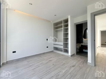 CASA DE VENTA EN TUMBACO