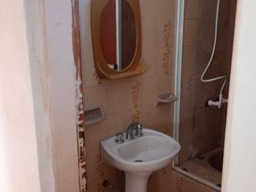SE VENDE CASA con DEPARTAMENTO sobre EMILIO de la CALLE 300
