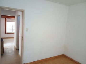 SE VENDE CASA con DEPARTAMENTO sobre EMILIO de la CALLE 300