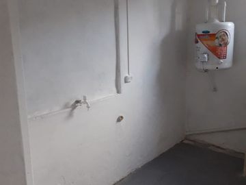 SE VENDE CASA con DEPARTAMENTO sobre EMILIO de la CALLE 300