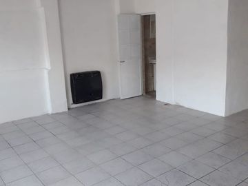 SE VENDE CASA con DEPARTAMENTO sobre EMILIO de la CALLE 300