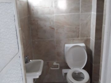 SE VENDE CASA con DEPARTAMENTO sobre EMILIO de la CALLE 300