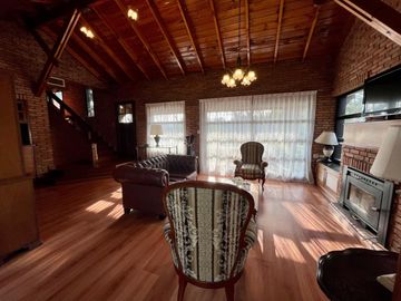 CHALET DE 4 AMB CON PISCINA EN COUNTRY EL PARAISO