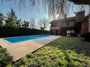 CHALET DE 4 AMB CON PISCINA EN COUNTRY EL PARAISO