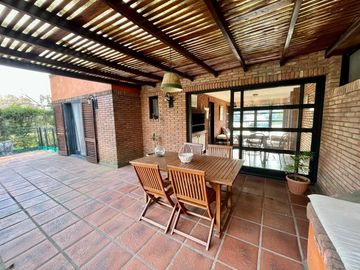 CHALET DE 4 AMB CON PISCINA EN COUNTRY EL PARAISO