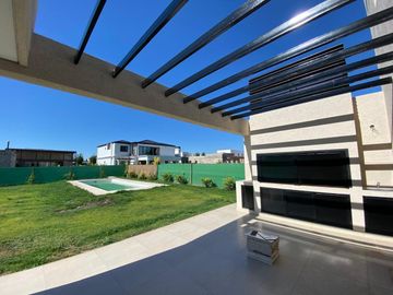 CASA CATEGORÍA BARRIO LA TOSCANA VISTALBA