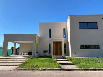 CASA CATEGORÍA BARRIO LA TOSCANA VISTALBA