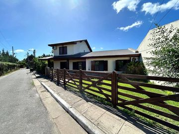 Casa de 7 ambientes y 5 habitaciones venta Ezeiza