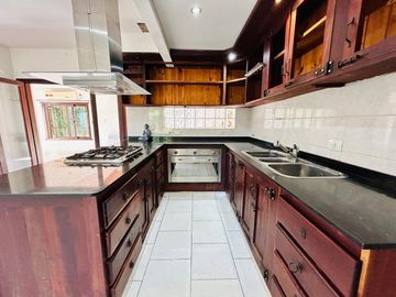 Casa de 7 ambientes y 5 habitaciones venta Ezeiza