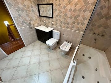 Casa de 7 ambientes y 5 habitaciones venta Ezeiza
