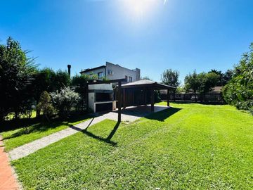 Casa de 7 ambientes y 5 habitaciones venta Ezeiza