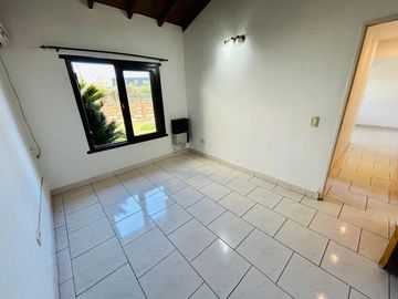 Casa de 7 ambientes y 5 habitaciones venta Ezeiza