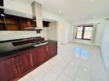 Casa de 7 ambientes y 5 habitaciones venta Ezeiza