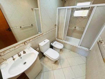 Casa de 7 ambientes y 5 habitaciones venta Ezeiza